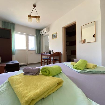 Guest House Dijana Krk Town Exterior foto