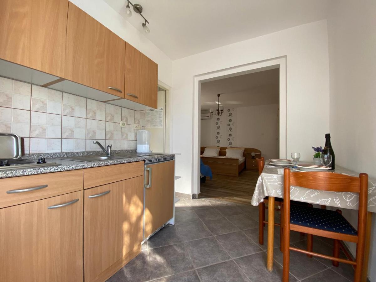 Guest House Dijana Krk Town Exterior foto
