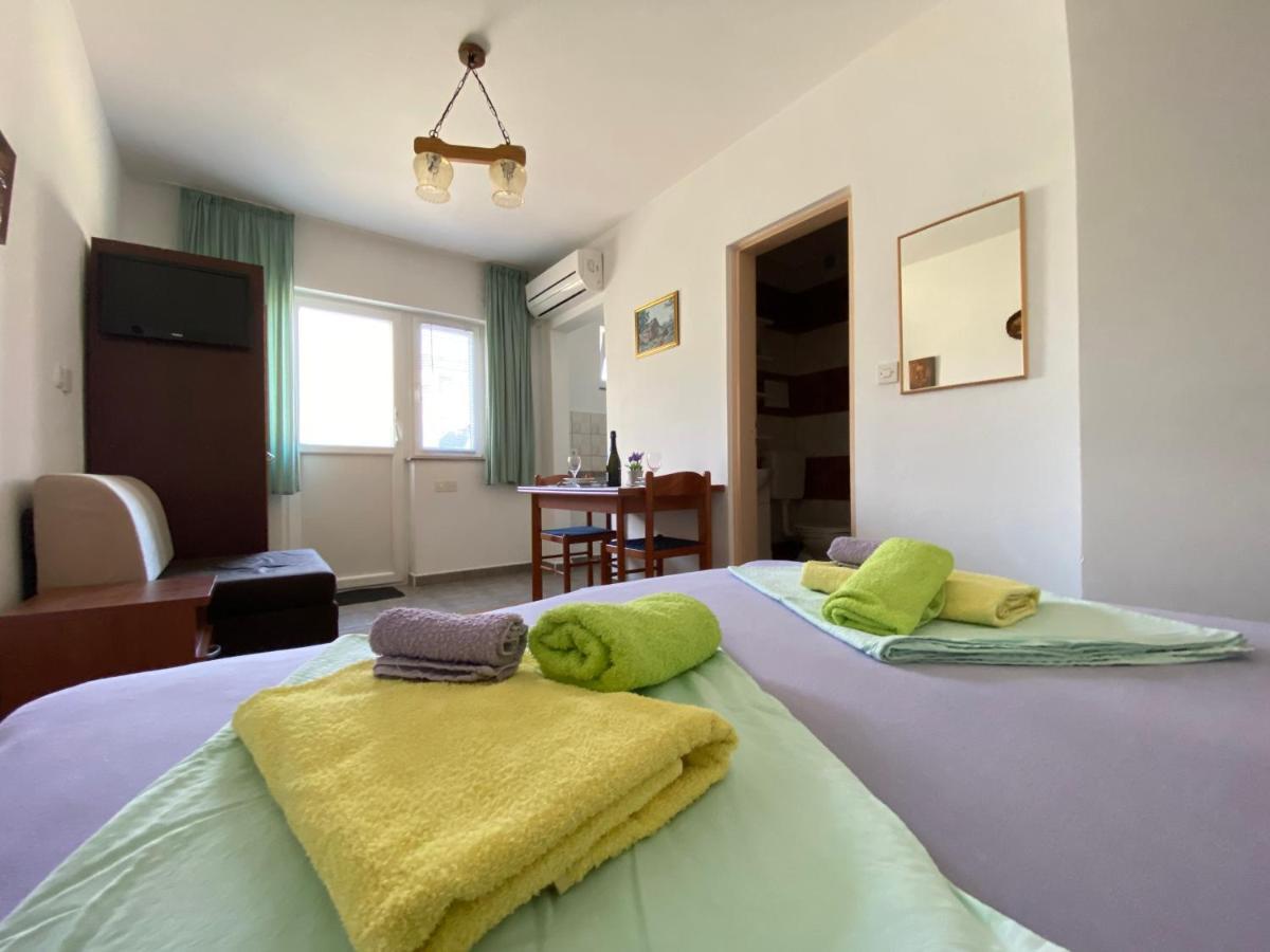 Guest House Dijana Krk Town Exterior foto