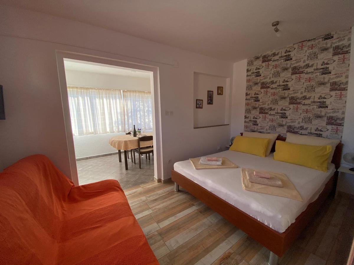 Guest House Dijana Krk Town Exterior foto