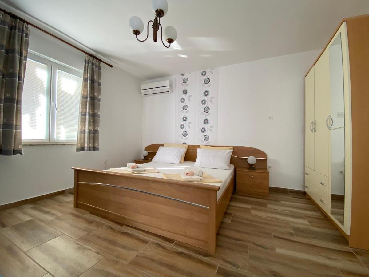 Guest House Dijana Krk Town Exterior foto