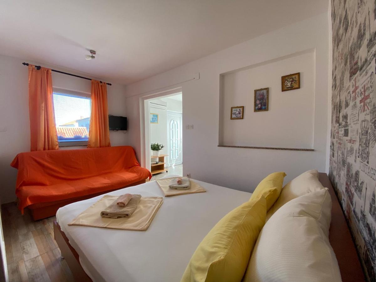 Guest House Dijana Krk Town Exterior foto