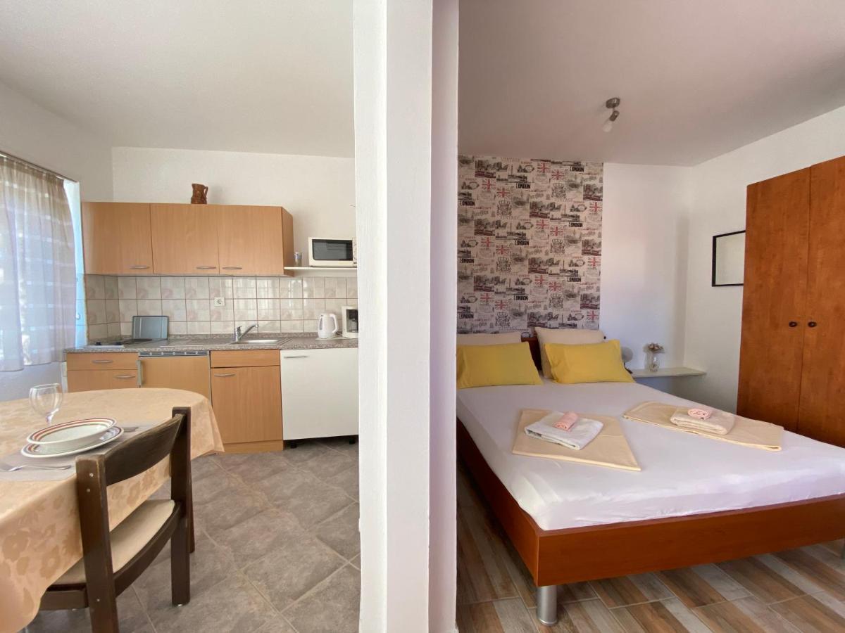Guest House Dijana Krk Town Exterior foto