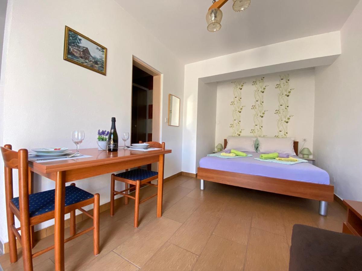 Guest House Dijana Krk Town Exterior foto