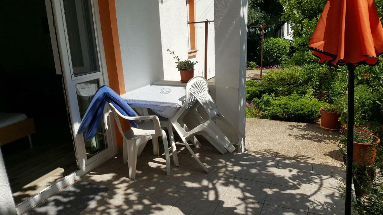 Guest House Dijana Krk Town Exterior foto